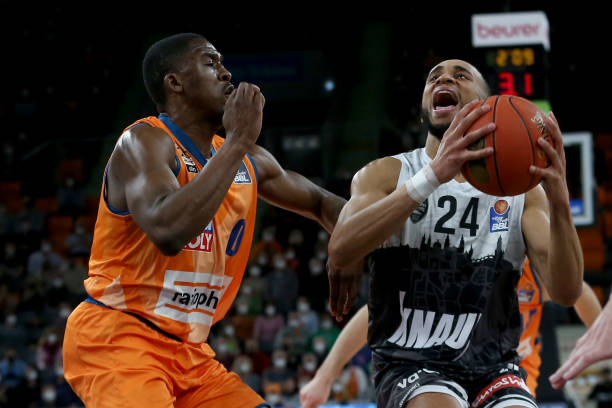 动距离全队 动距离全队