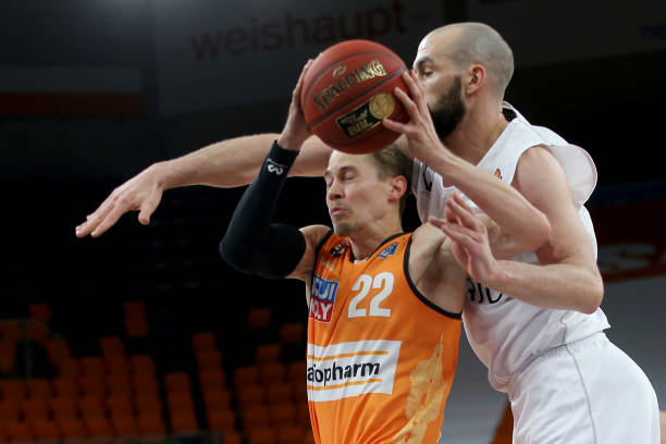 斯瓦泰克回 斯瓦泰克回